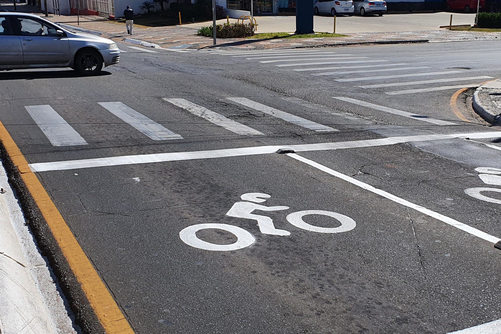 Fotos AMTT inicia implantação de faixas de recuo para ciclistas e