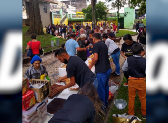 Projeto Emanuel distribui alimentos para moradores de rua em PG