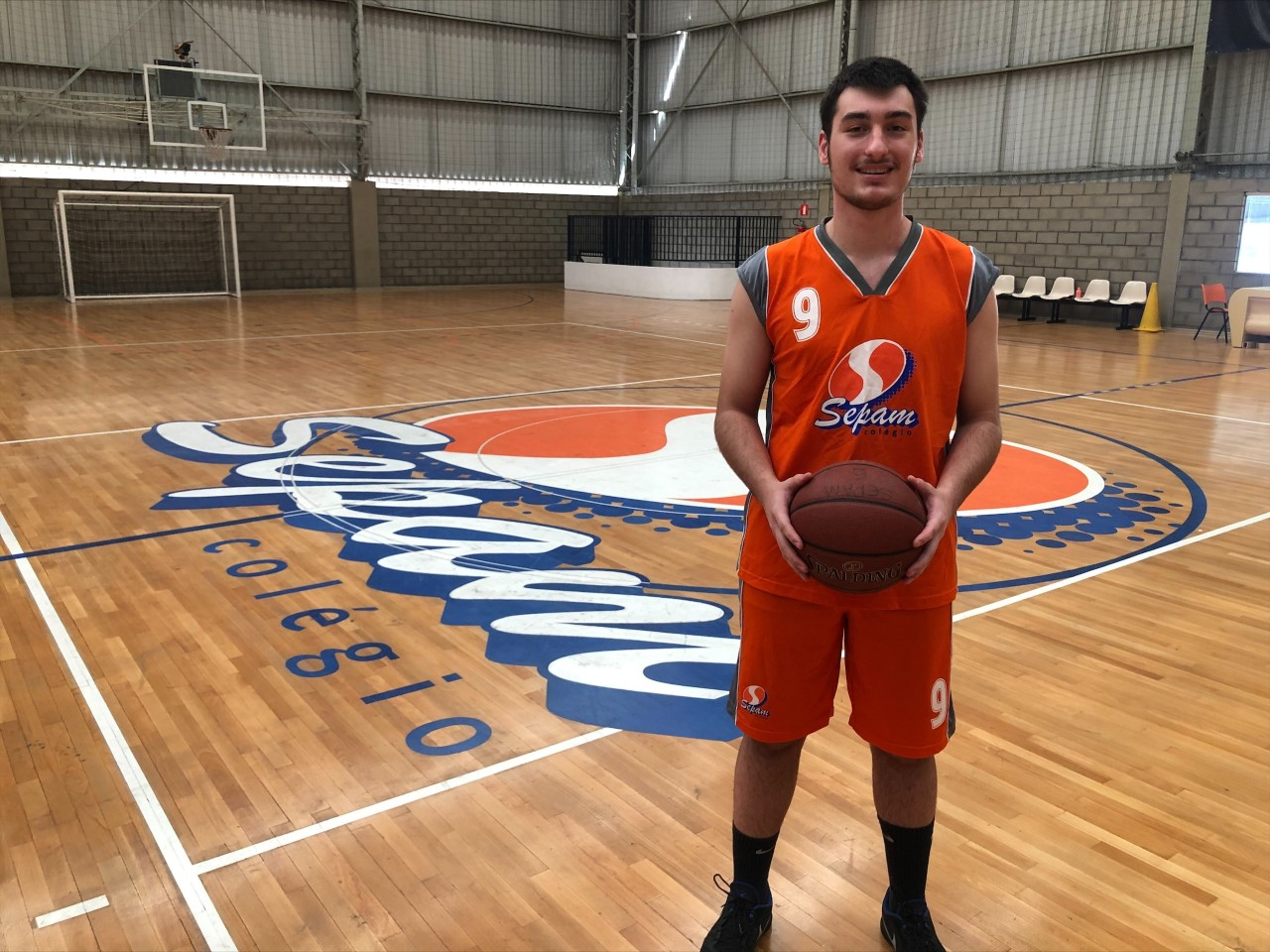 Atleta de 16 anos de PG é convidado para estudar e jogar basquete nos  Estados Unidos