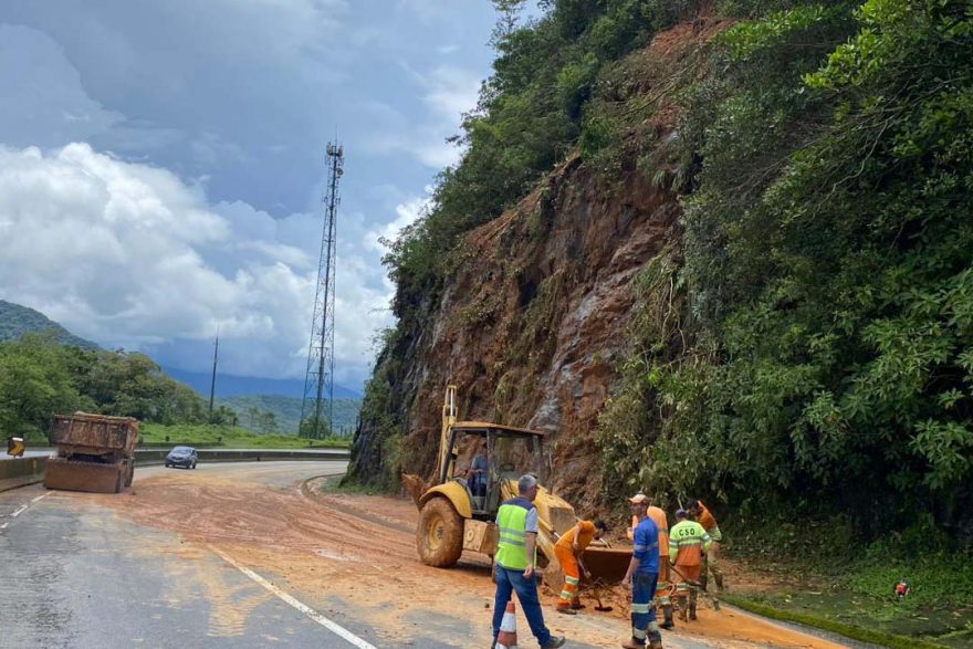 Restrição de caminhões na BR-277 passa a valer no litoral