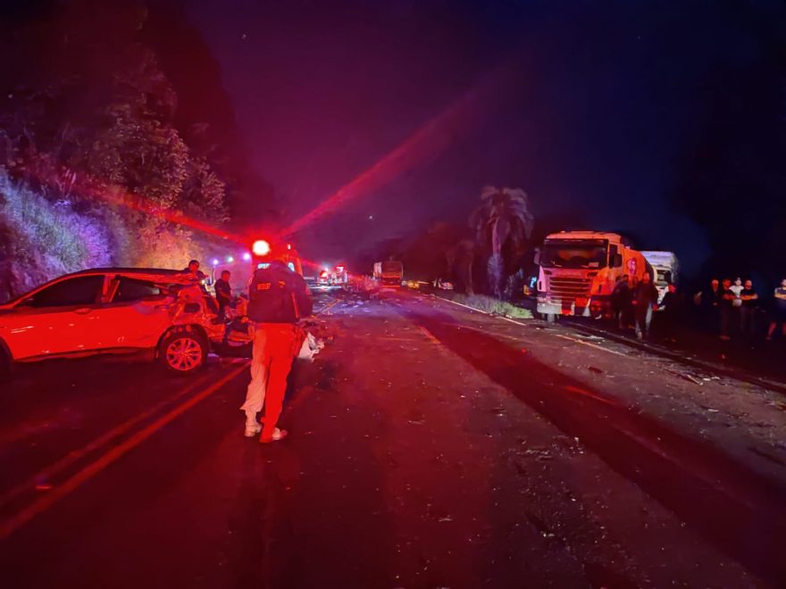 Acidente na BR-277, na Serra da Esperança, deixa três mortos e vários  feridos