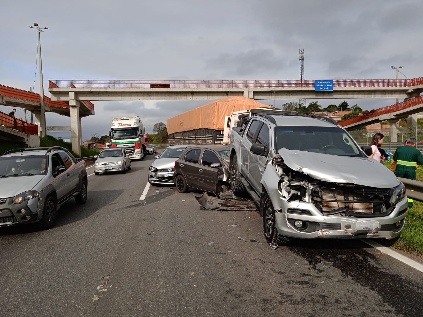 Veículos envolvidos no acidente na BR-277 estão no pátio da PRF