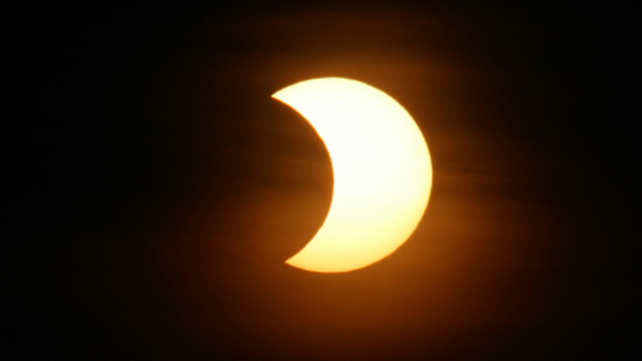 Sol 'mordido' pela Lua: outubro terá eclipse solar anular e visível no  Brasil
